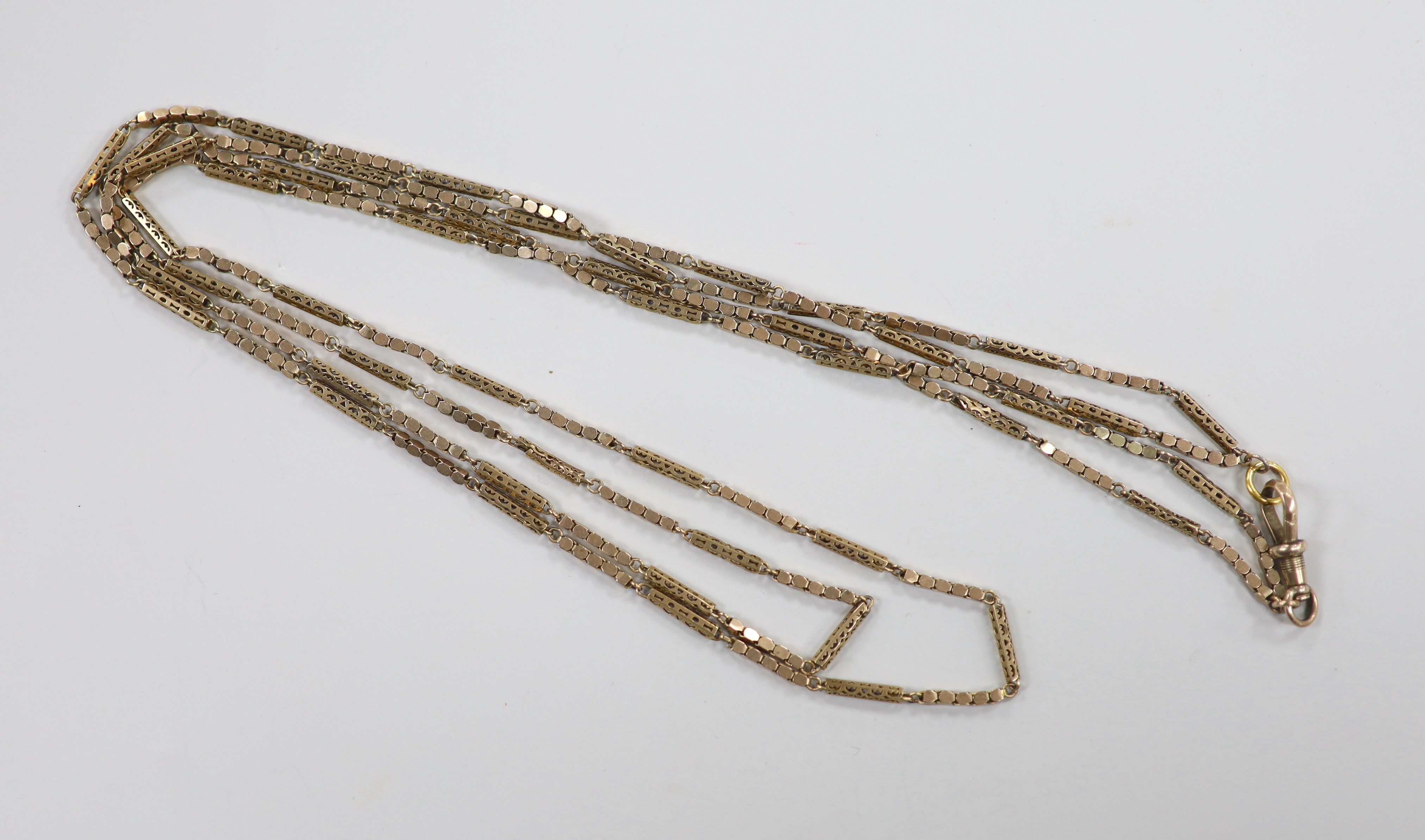 A 19th century twin strand yellow metal box and oval link chain, 70cm, 20.3 grams.